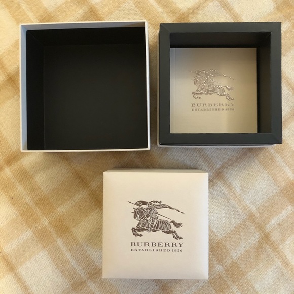 NWT Burberry Limited Edition Rose Gold & Diamonds - Picture 6 of 6